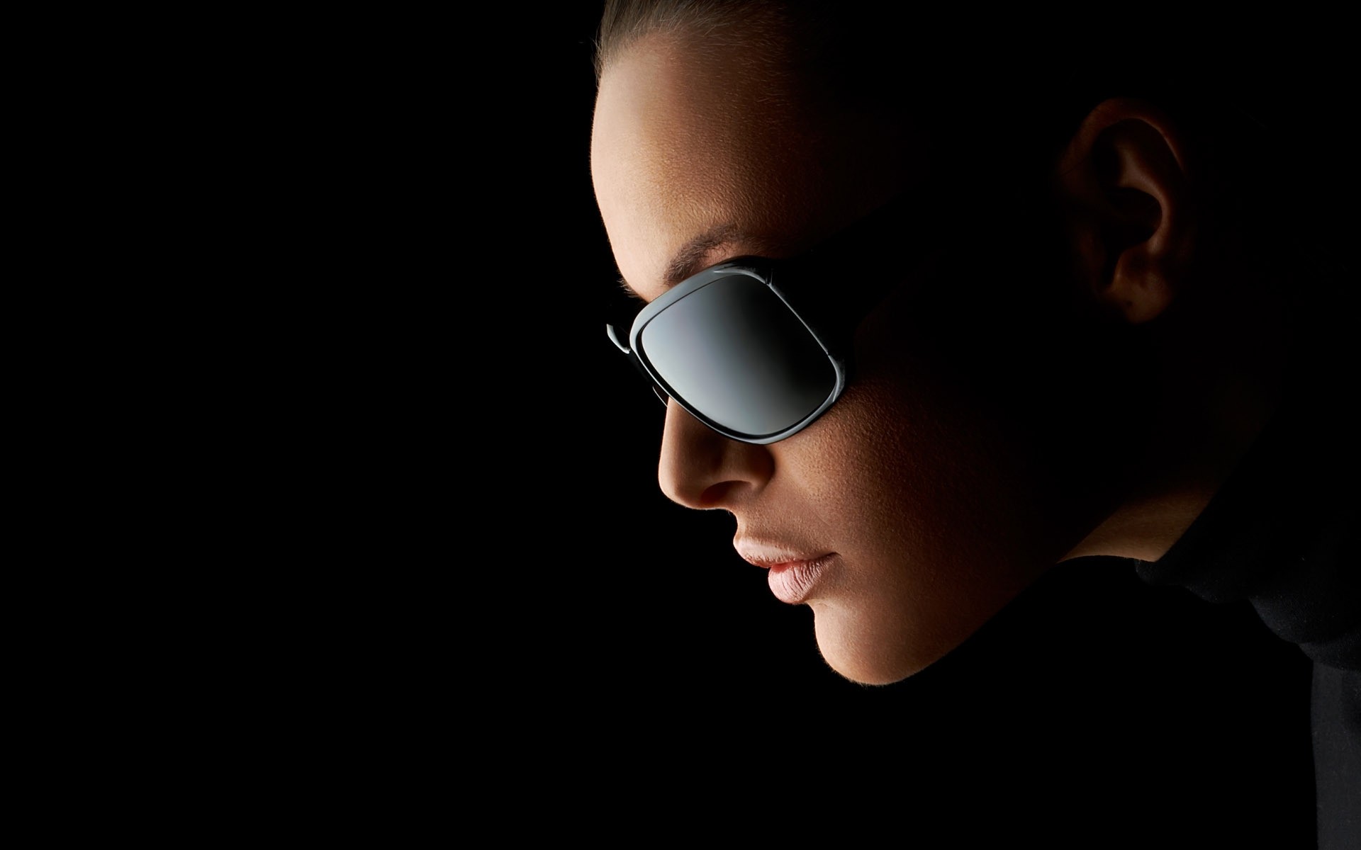 портрет қыз қараңғы бет әйел бала жалғыз студия адам сән ересек күннен қорғайтын көзілдірік