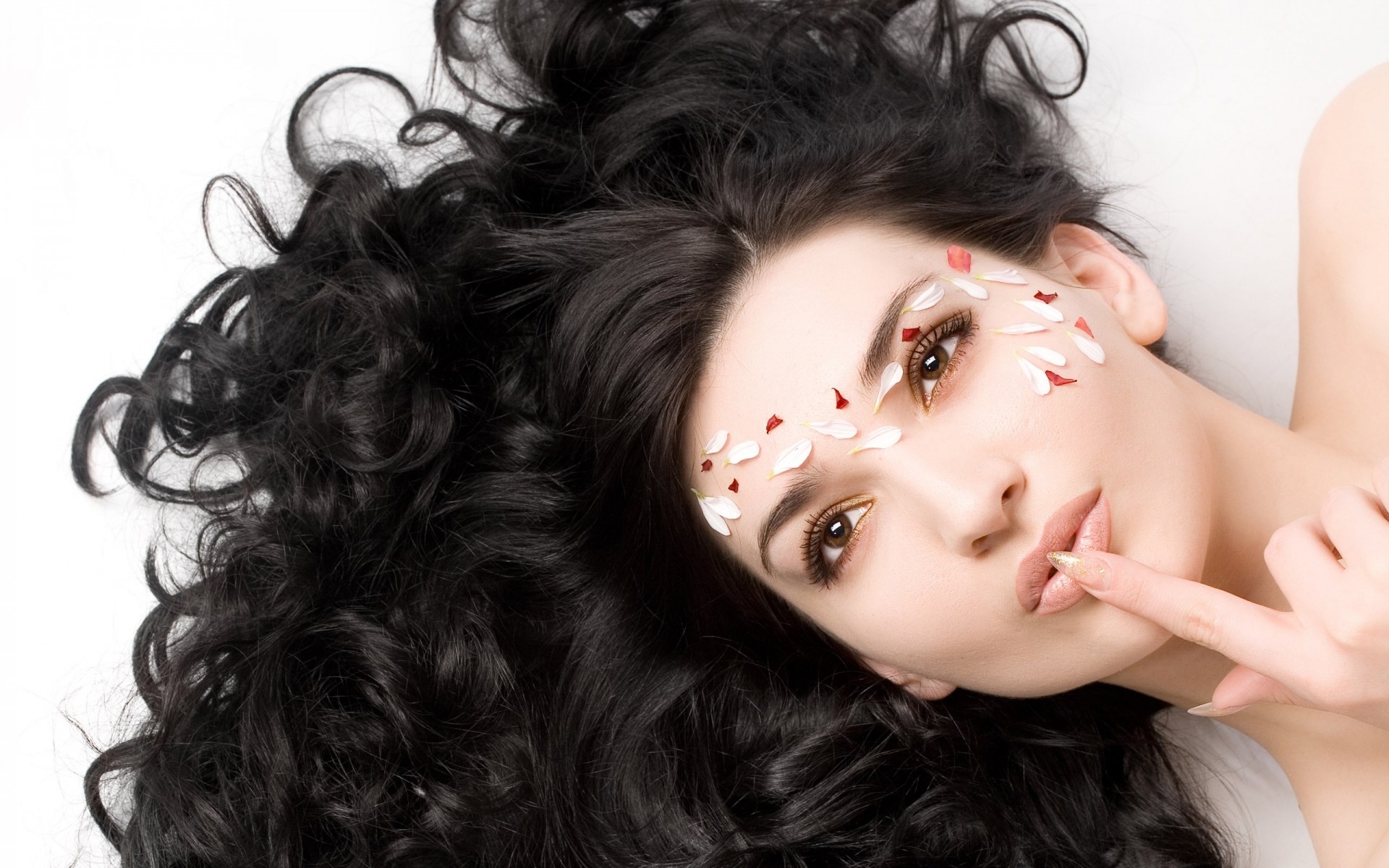 сән гламур әйел бұйра сексуалды шаш қыз ұзақ модель тері көз портрет шаш үлгісі әдемі сүйкімді ерін талғампаз стиль әйел