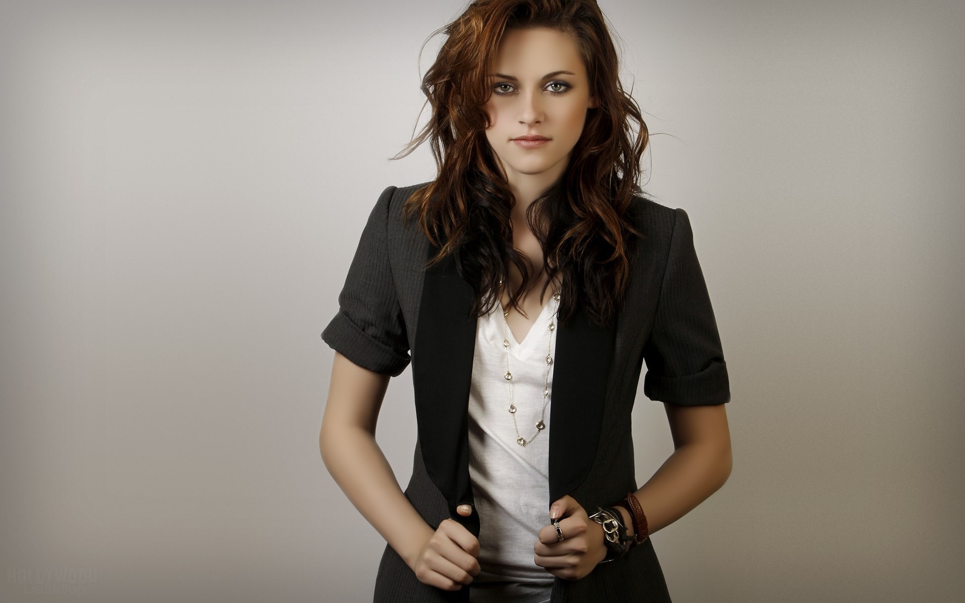 сән әйел сексуалды гламур портрет модель қыз әдемі талғампаз сүйкімді ерін жас