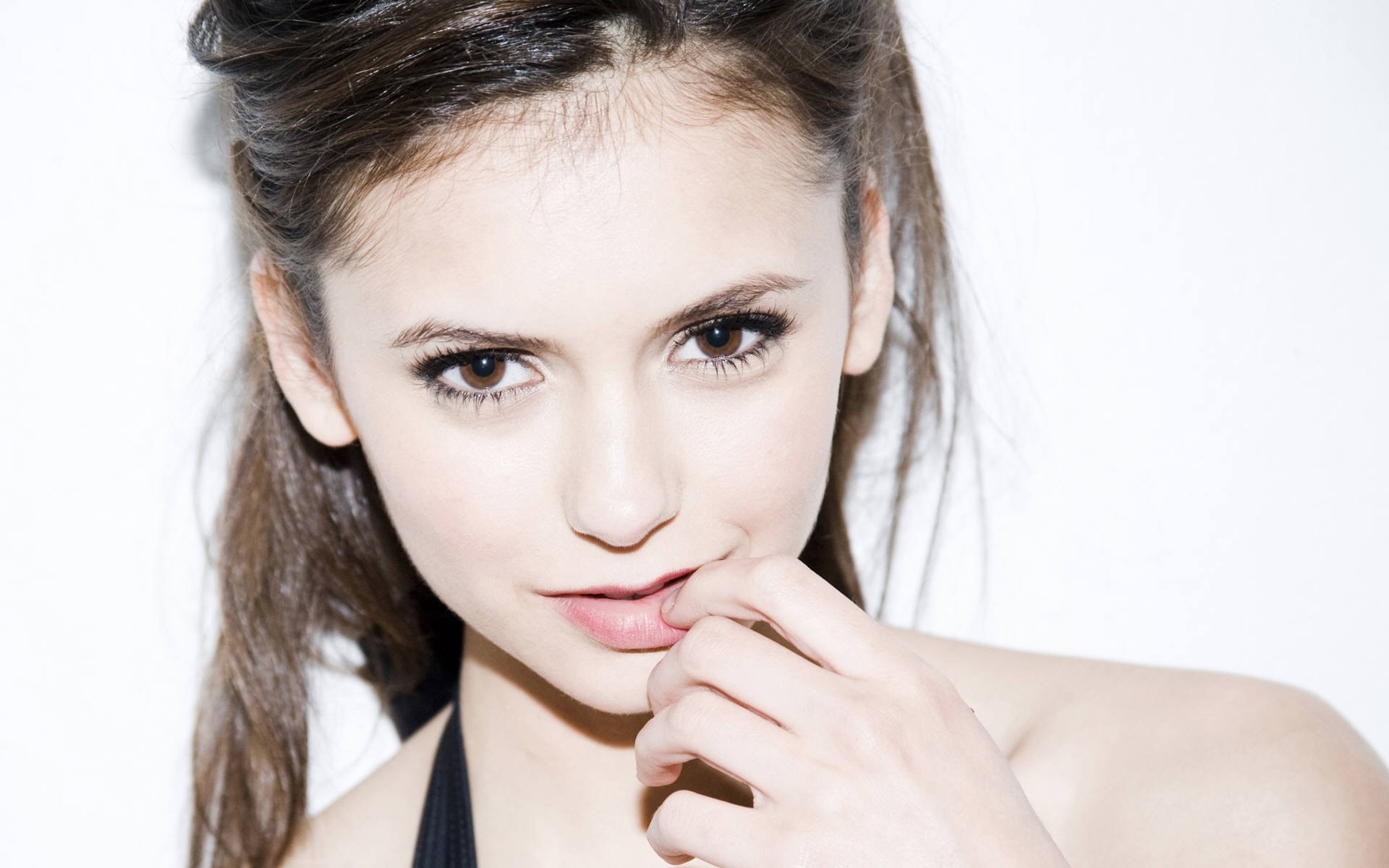 әйел сән гламур сексуалды тері әдемі көз талғампаз портрет ерін сүйкімді жас шаш