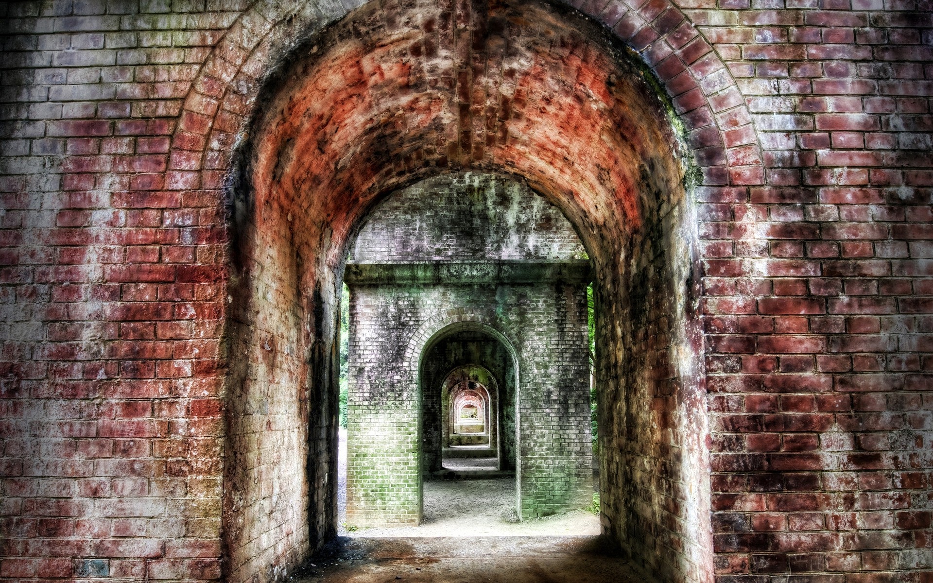 сәулет қабырғалар ескі арка үй кірпіш тас кіреберіс готикалық ежелгі есік терезелер сыртқы саяхат құрылыс қақпа қала антикалық түстер