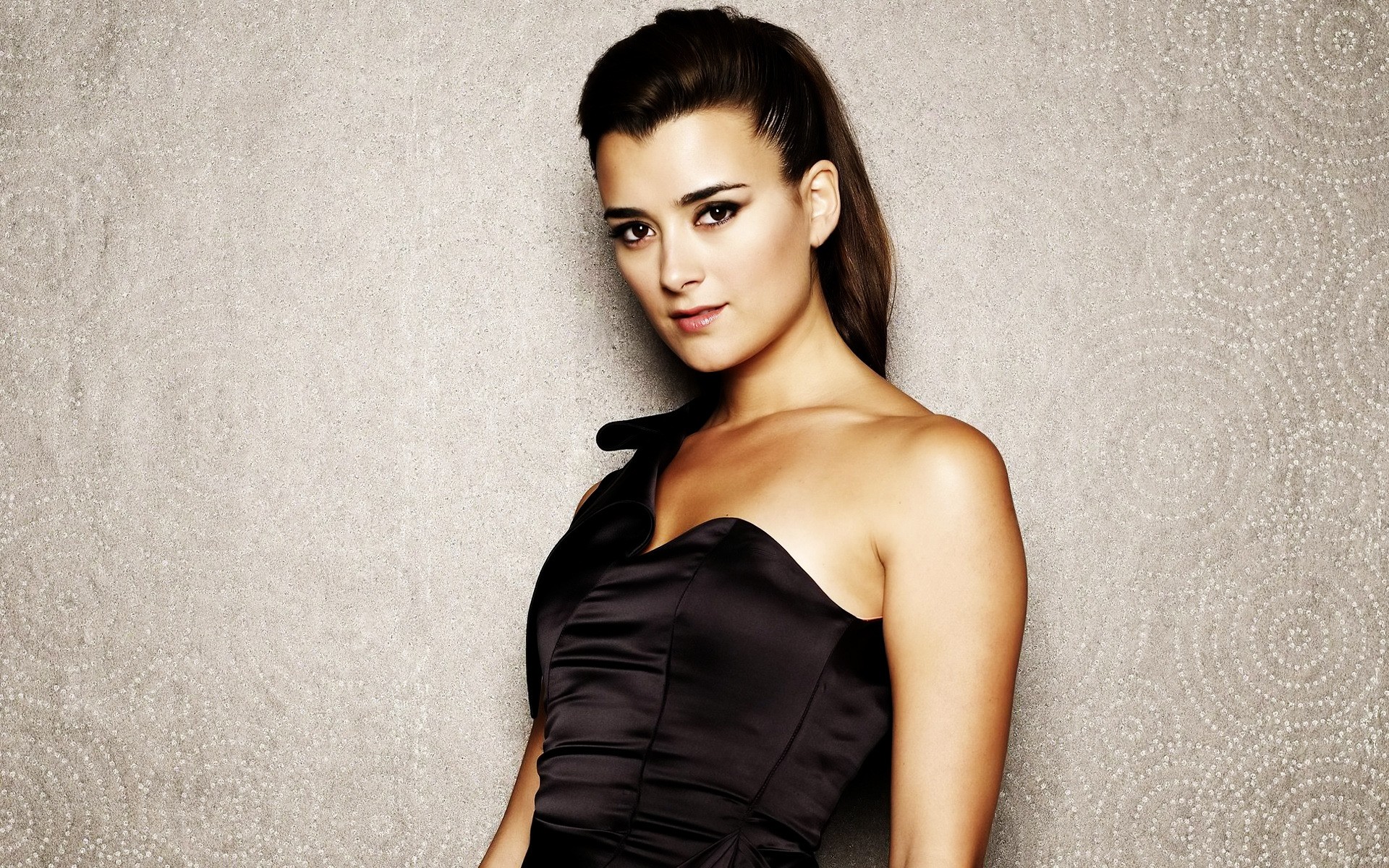 сән әйел портрет қыз модель гламур сексуалды талғампаз кию брюнетка актриса әйел атақты суретші