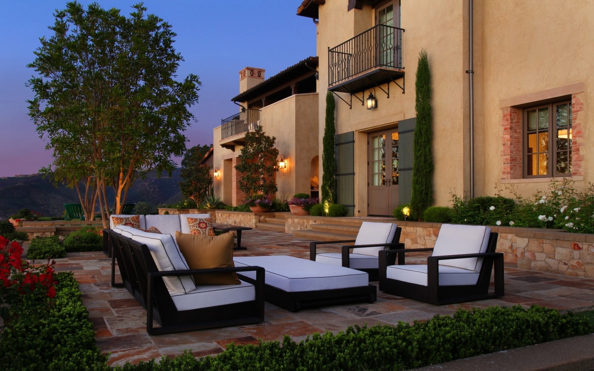 сәулет үй үйлер патио үй орын күндізгі жарық саяхат ашық ауада қонақ үй ағаш көше орындық қала балкон сәнді отбасы бақ түн жарық