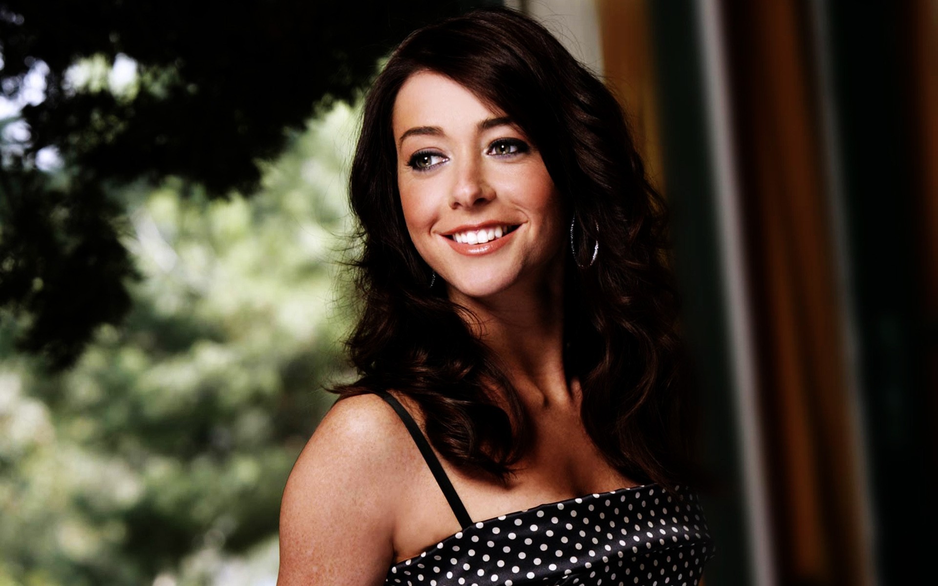 әйел сән портрет бір гламур брюнетка сексуалды бет әлпеті әдемі қыз атақты актриса күлімсіреу элисон ханниган әйелдер