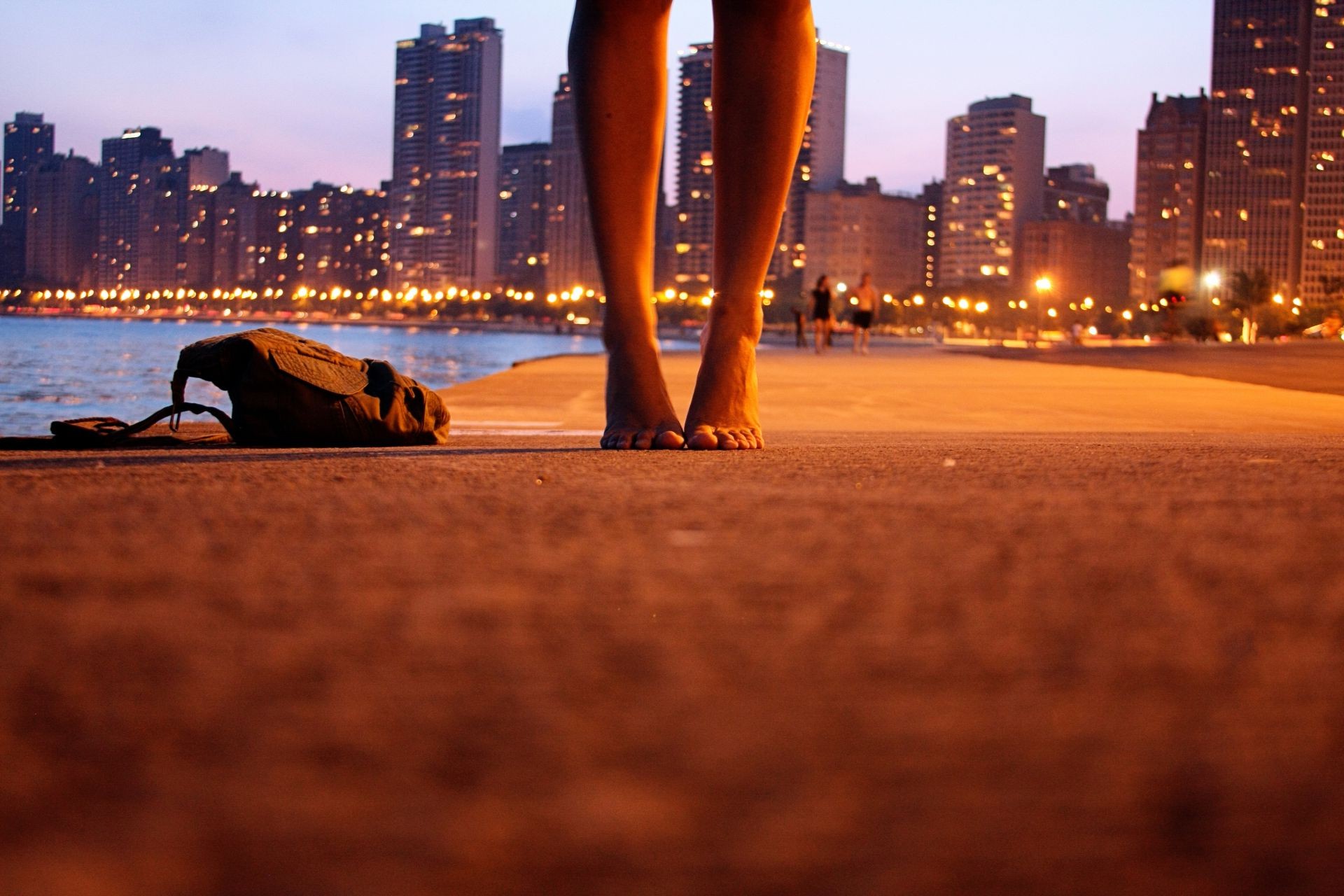 жағажай қала күн батуы теңіз кешке су саяхат теңіздер мұхит жарық қала көше сумт үй зәулім ғимарат шағылысу таң қала сәулет skyline