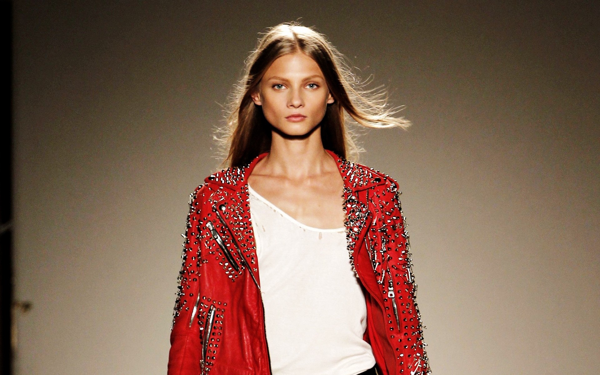 портрет сән әйел қыз модель кию ересек әдемі бір сексуалды студия әдемі көйлек гламур