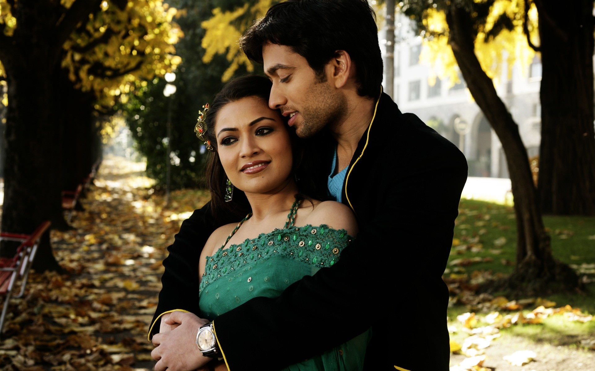 әйел ашық ауада екі махаббат мимика портрет үйлену тойы ересек адам саябақ қыз кию амита патхак накуул мехта жұп болливуд хуг