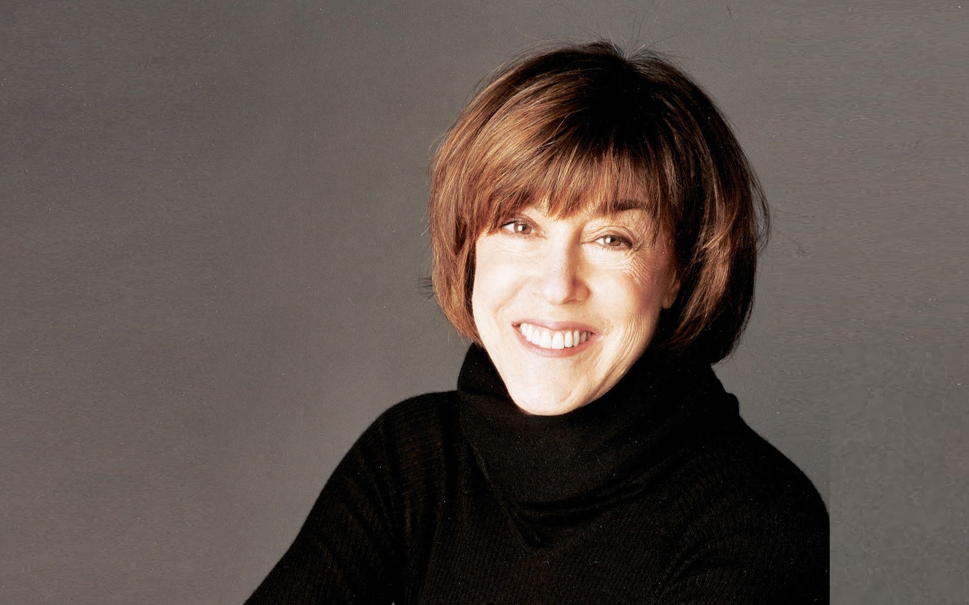 портрет бір ересек бет әлпеті кию қыз әйел жемпір бет күлімсіреу әйел күледі фон