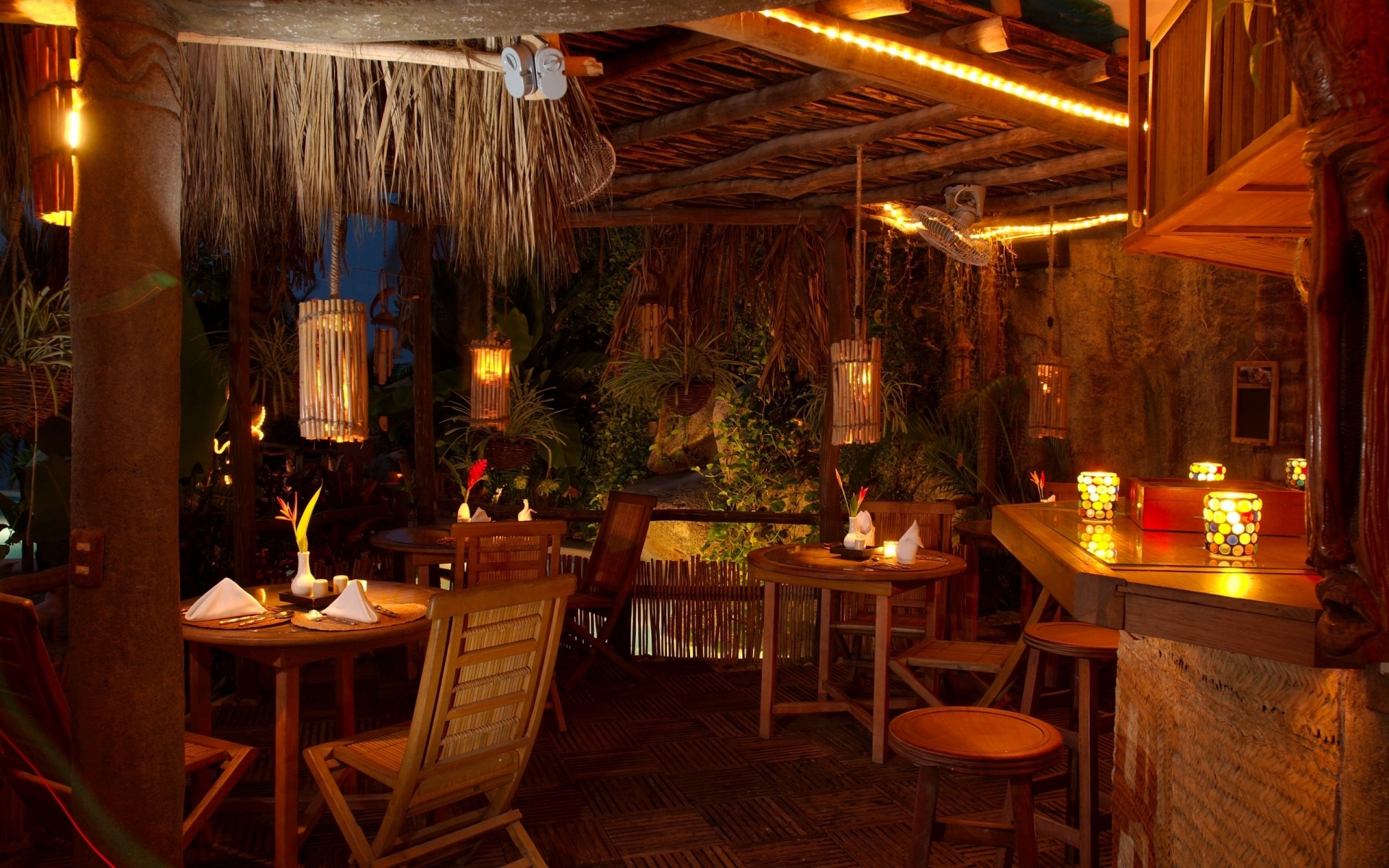 кесте жиһаз интерьер дизайны орындық жабық бөлме қонақ үй үйлер орын шам асхана сәнді үй ыдыс-аяқ мейрамхана люстра ішкі кафе орын