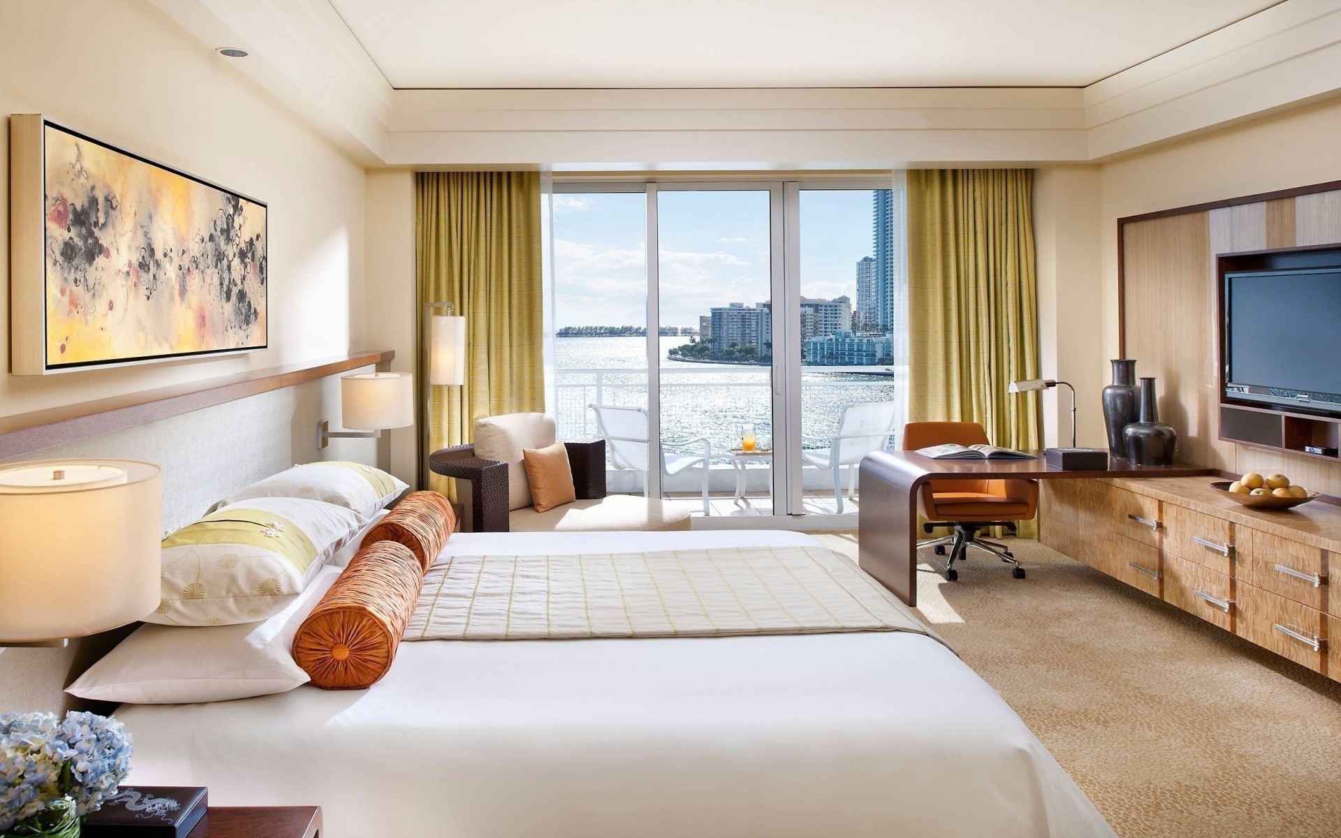 жиһаз бөлме жатын бөлме жабық төсек шам терезелер интерьер дизайны кесте жастық орын үйлер пәтер қонақ үй сәнді заманауи еден кілем үй орындық қонақүй бөлмесі бөлме дизайны