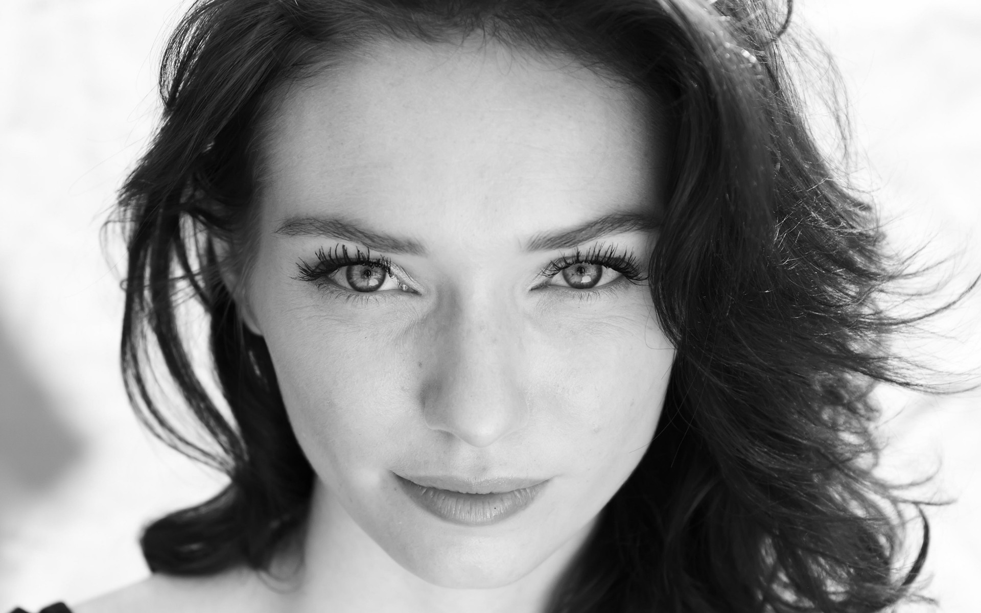 портрет монохромды әйел қыз модель сән бет сексуалды ересек көз бір шаш әдемі әдемі гламур элинор томлинсон атақты атақты атақты