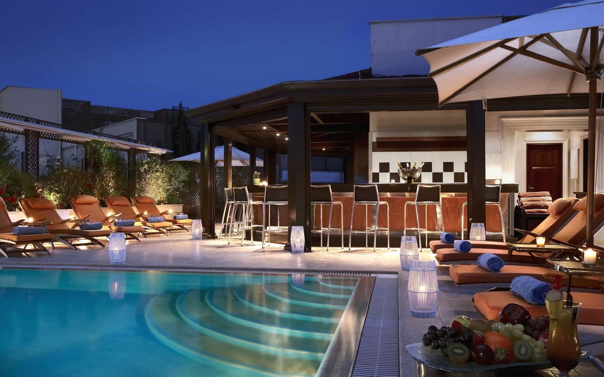 бассейн бассейн люкс қонақ үй орындық бассейн курорт жүзу жиһаз патио саяхат орын вилла диван су кесте демалыс демалыс тропикалық