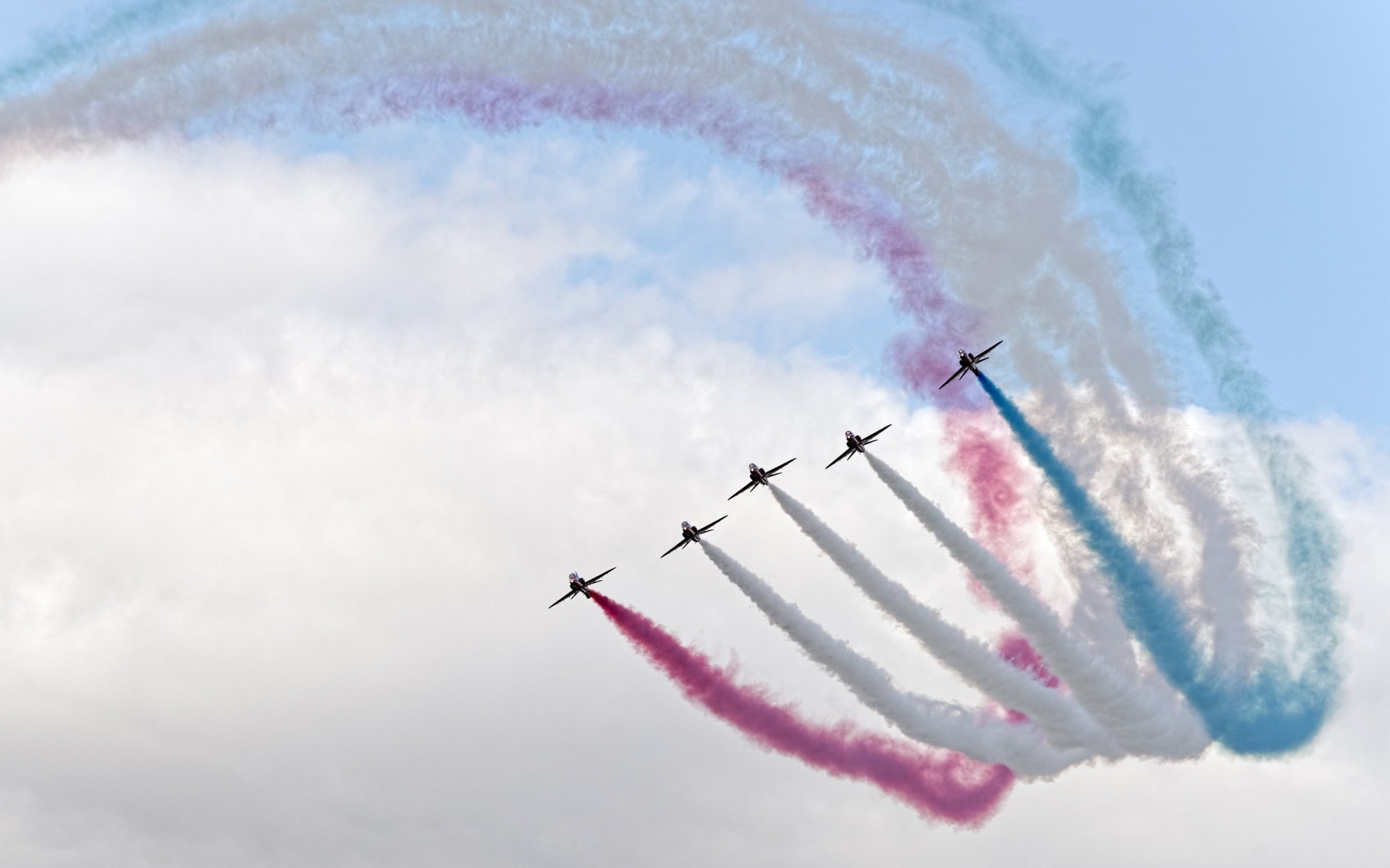 ұшақ ұшақ аспан ауа рейс ұшақ ұшу ашық ауада әскери түтін күндізгі жарық геологиялық білім ауа - райы ұшақтар