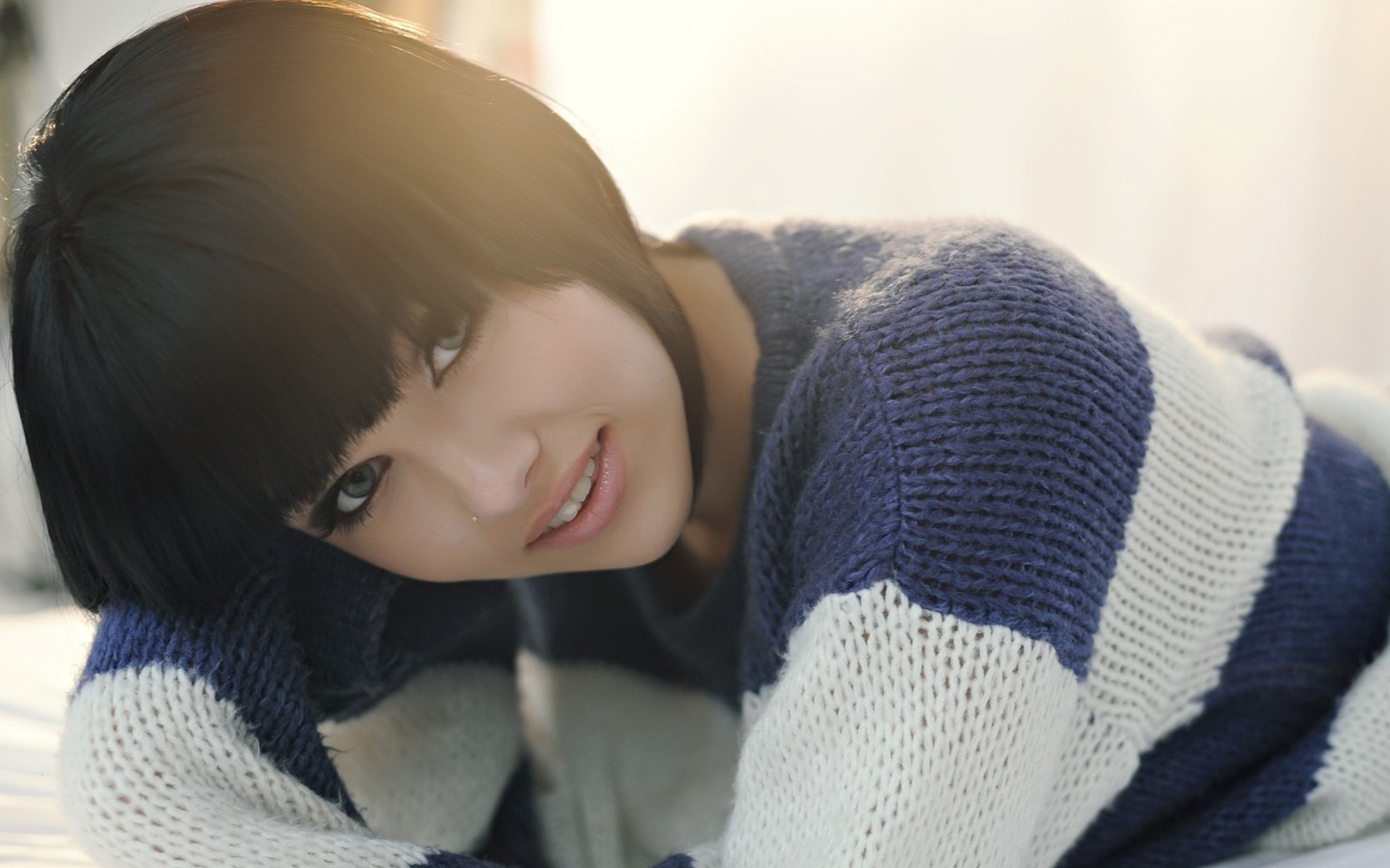 қыс жемпір кию әйел бала қыз суық портрет жалғыз демалыс жабық сән отбасы жылу мимика ересек шарф релаксация модель сәби күлімсіреу гламур