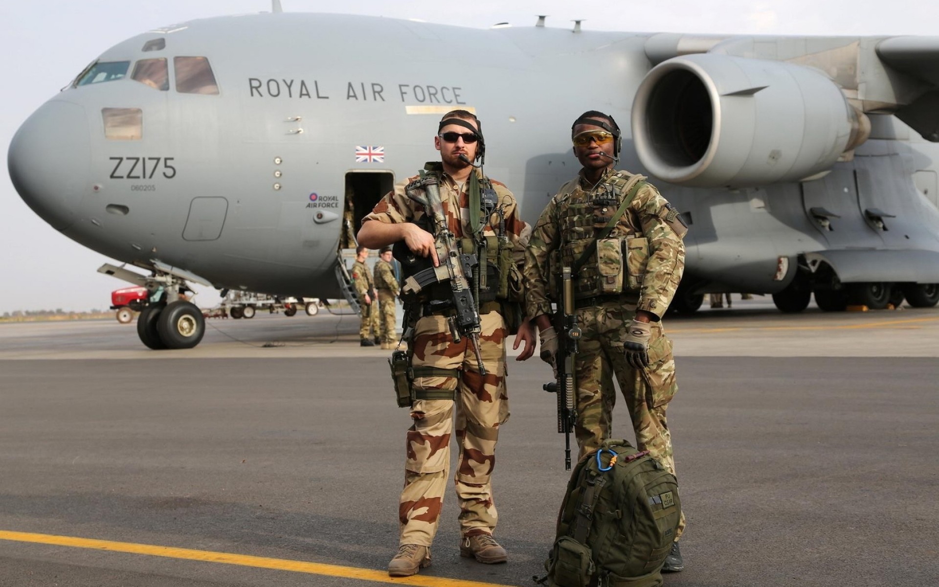 әскери ұшақ әуежай ұшақ автомобиль көлік жүйесі әуе күштері армия соғыстар әскери-теңіз күштері қару - жарақ ұшу камуфляж екі ауа шайқас асфальт күрескер