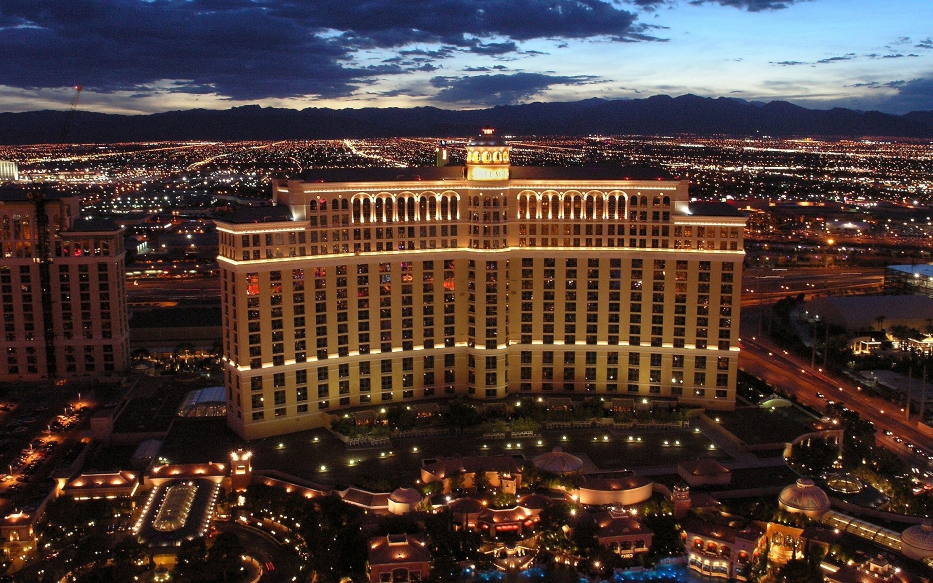 қала саяхат сәулет үй кешке skyline рат қала қала қонақ үй жарық казино зәулім ғимарат ашық ауада жарықтандыру күн батуы аспан сәнді вегас ақша субұрқақ