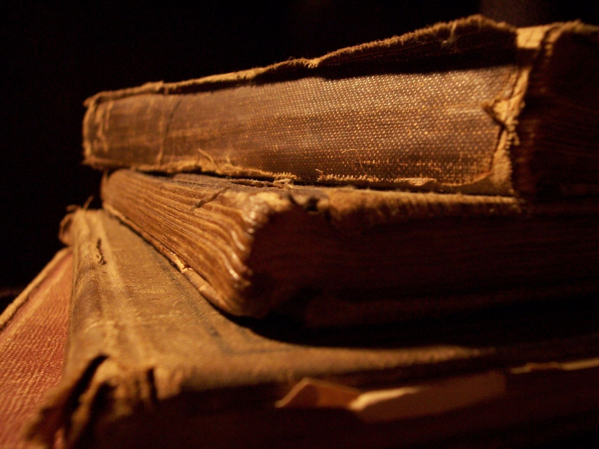 натюрморт кию бір былғары ескі кітап қараңғы адам